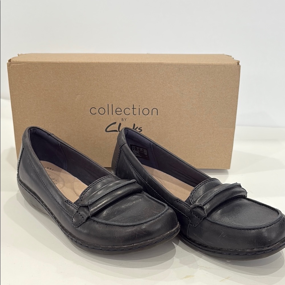 Black Leather Women's Loafers - Picture 5 of 5